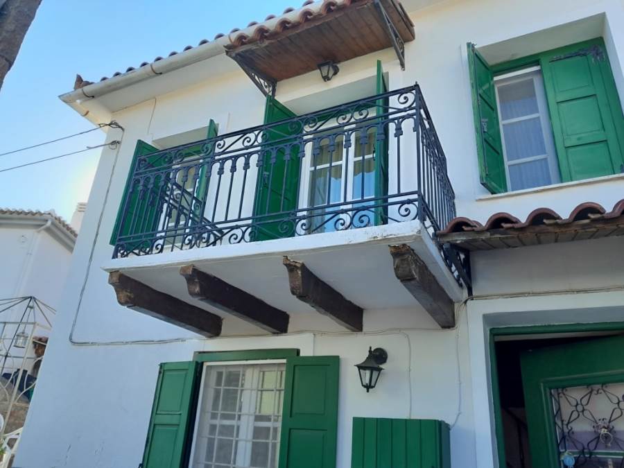 (For Sale) Residential Detached house || Fokida/Galaxidi - 143 Sq.m, 4 Bedrooms, 290.000€ 