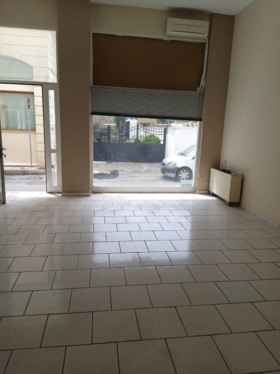 (For Rent) Commercial Retail Shop || Fokida/Amfissa - 71 Sq.m, 200€ 