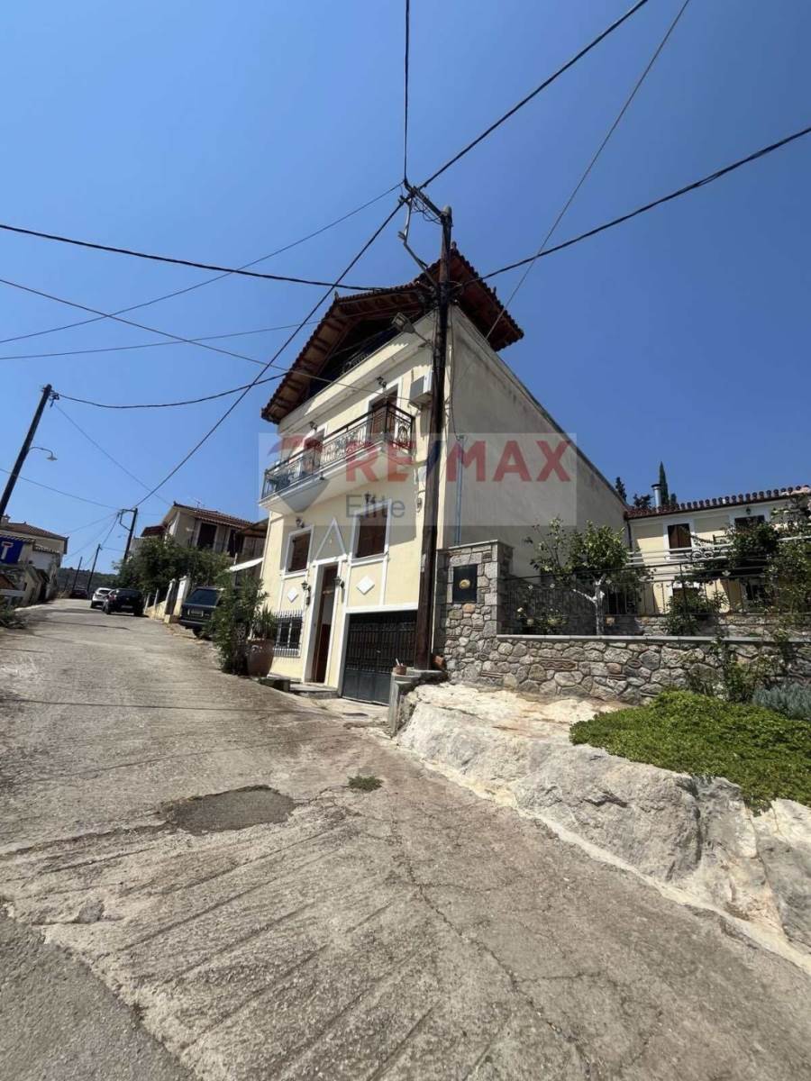 (Προς Πώληση) Κατοικία Μονοκατοικία || Ν. Φωκίδας/Γαλαξίδι - 448 τ.μ, 4 Υ/Δ, 380.000€ 
